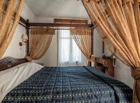 Otel Porto Perissa (Santorini)
