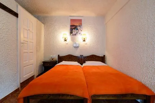 Hotel Porto Perissa (Santorini)