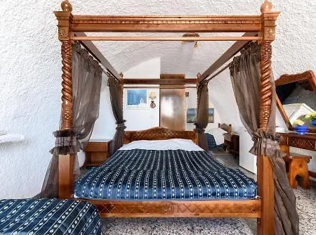 Porto 3* Perissa (Santorini)