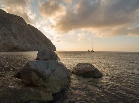 Hotel Porto Perissa (Santorini)
