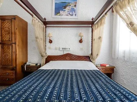 Hotel Porto Perissa (Santorini)