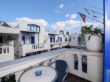 Porto Perissa (Santorini)