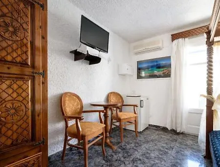 Hotel Porto Perissa (Santorini)