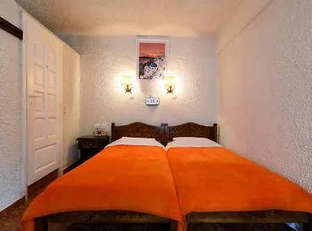 Hotel Porto Perissa (Santorini)