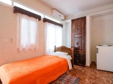 Porto Perissa (Santorini)