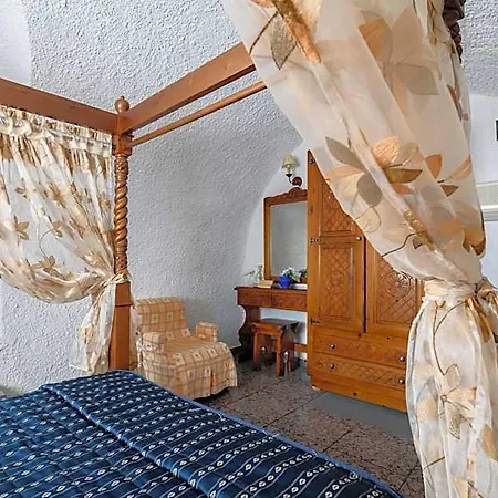 Porto 3* Perissa (Santorini)