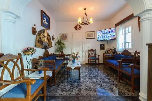 Hotel Porto Perissa (Santorini)